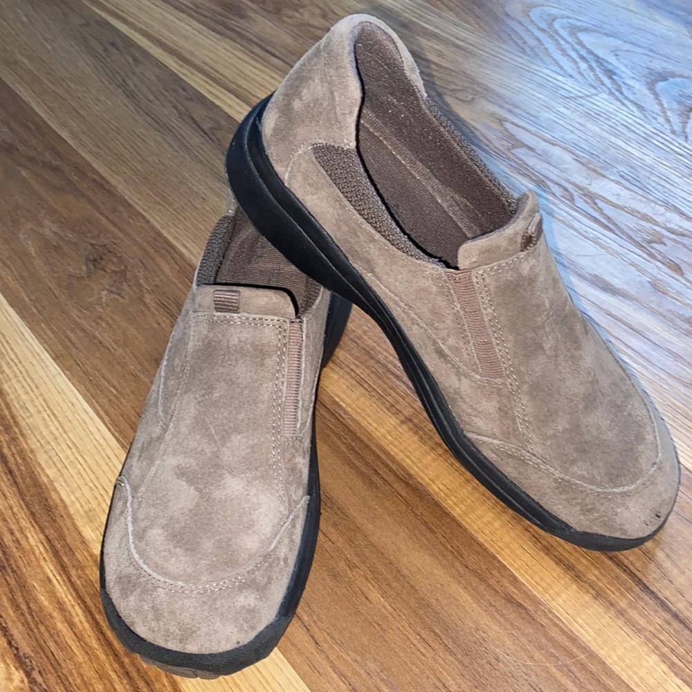 Thom McAn Slip-on Brown Shoes. Size 8